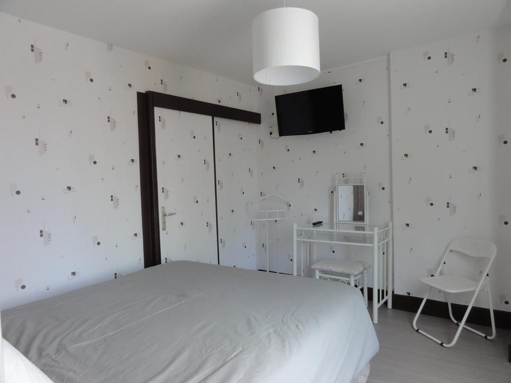 Cafe Hotel De La Gare Champagnole Phòng bức ảnh